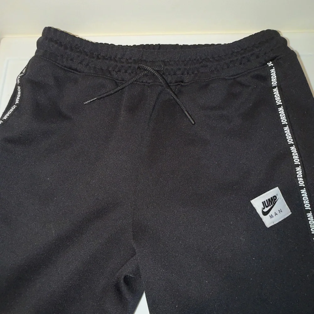 Jordan Kids LARGE Black Joggers with Nike Jordan Jumpman Logo Detail - Picture 1 of 5